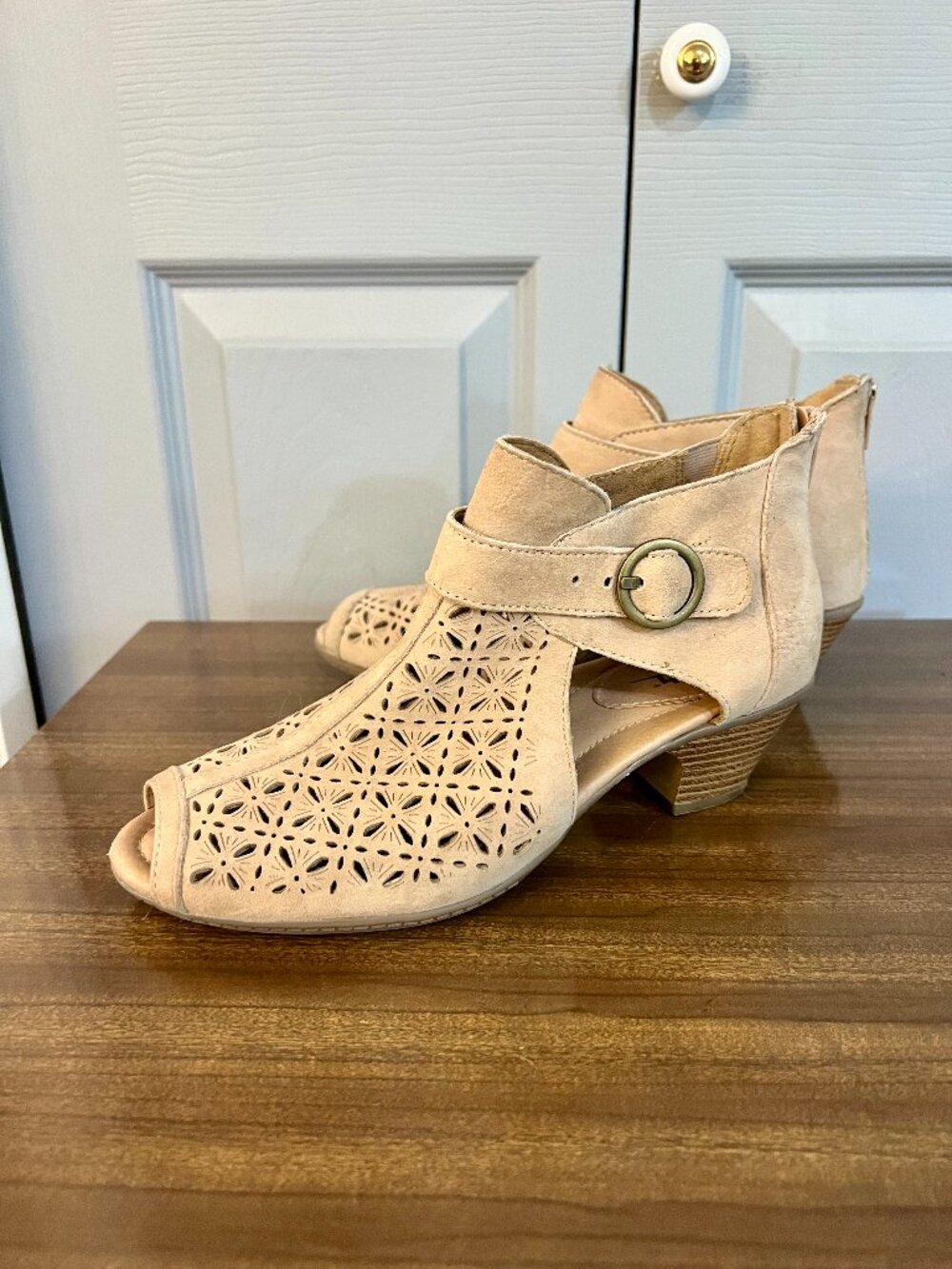 Earth Origins Kelsey Leather Sandal, Dark Blush Suede, Peep Toe - Sz 7.5 B